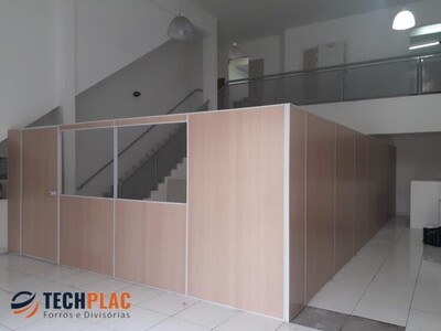 Como a escolha certa de divisórias pode valorizar seu espaço