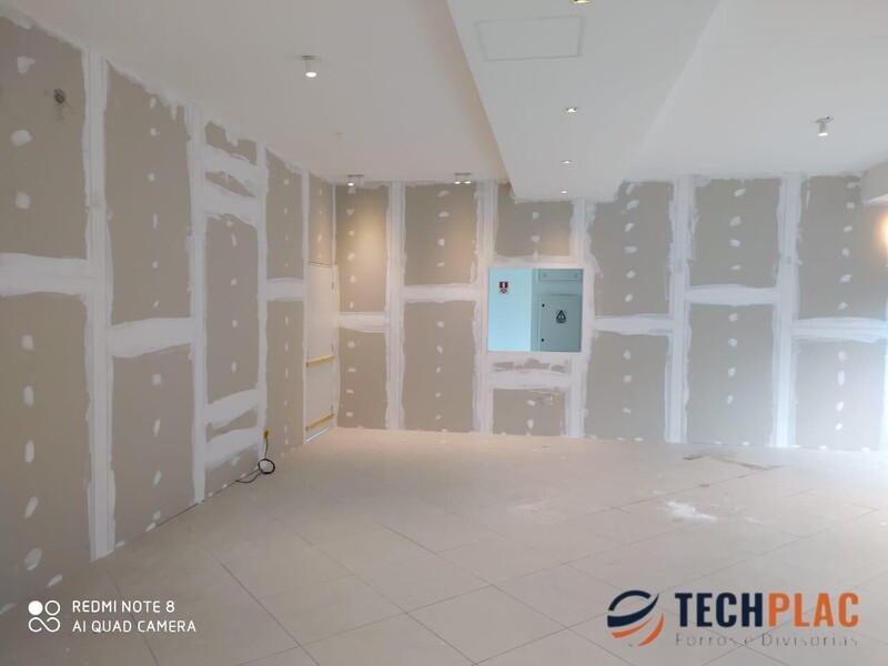5 vantagens dos forros de PVC para ambientes comerciais